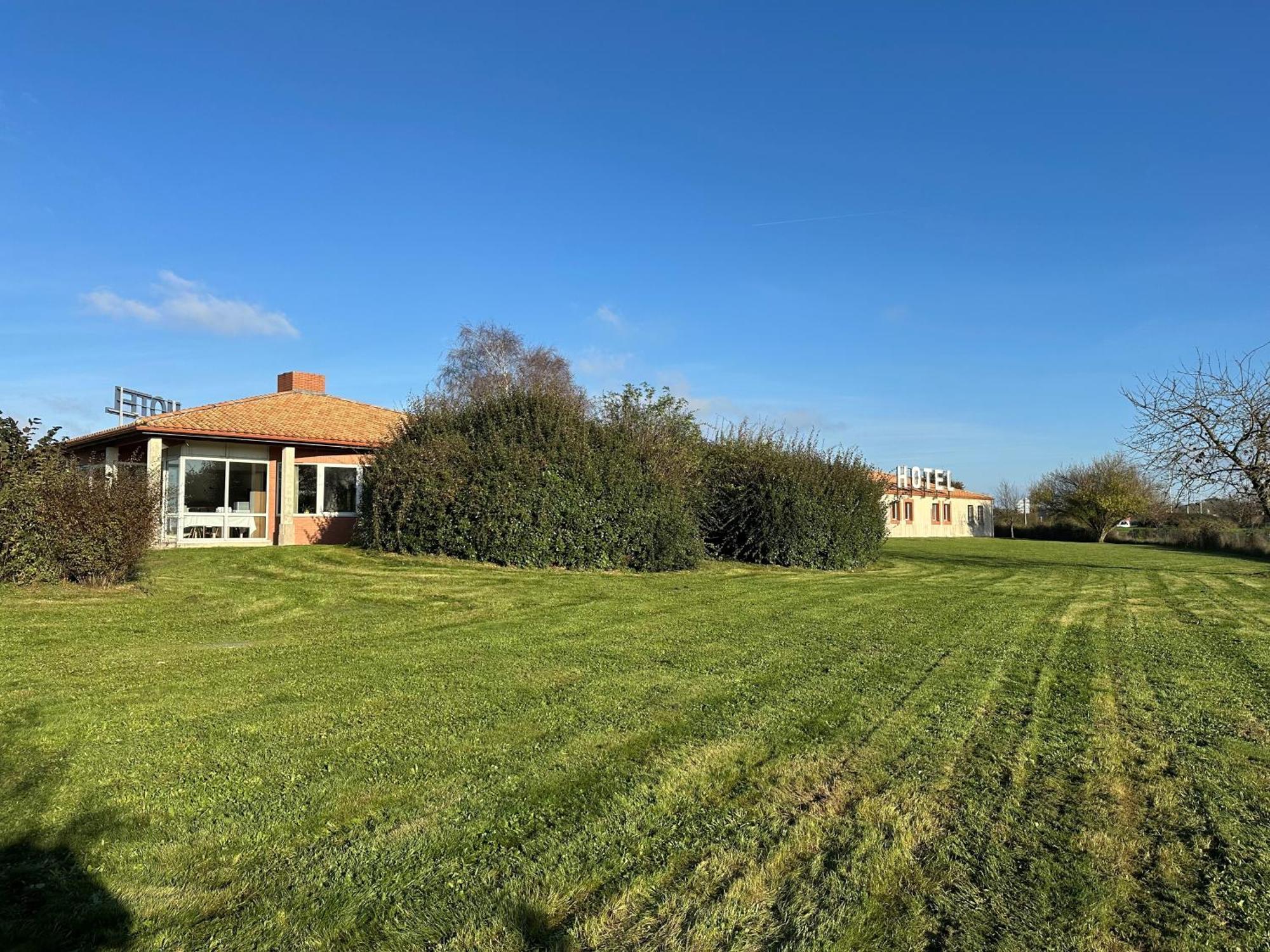Hotel La Petite Auberge Chambretaud المظهر الخارجي الصورة